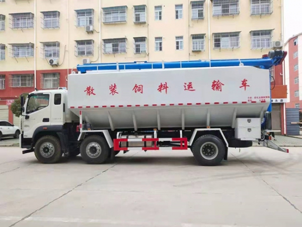 福田時(shí)代小三軸液壓34方國(guó)六散裝飼料運(yùn)輸車(chē)湖北廠家直銷(xiāo)