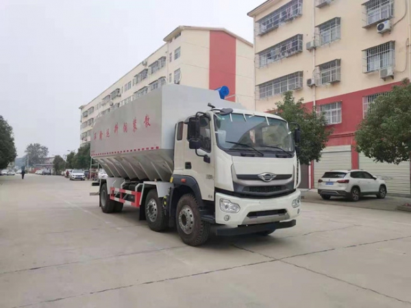 福田時(shí)代小三軸液壓34方國(guó)六散裝飼料運(yùn)輸車(chē)湖北廠家直銷(xiāo)